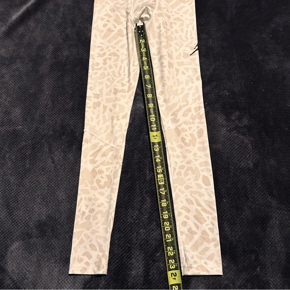 Nike Jordan Training Tights Beige‎ White Boy's size Medium M Base Layer
